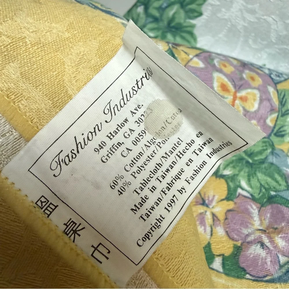 Vintage (1997) Spring Easter Theme Oblong Tablecloth Oblong (82